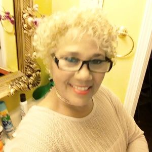 Meet your Posher, Amparo